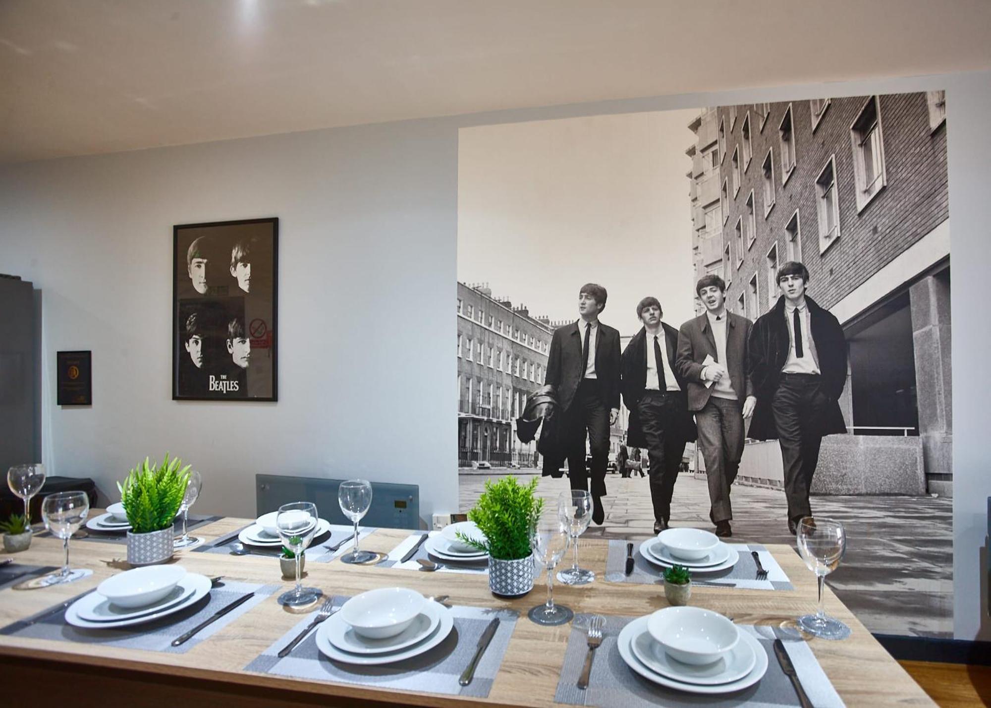 Lennon 4 Bedrooms, 4 Bathrooms * Liverpool