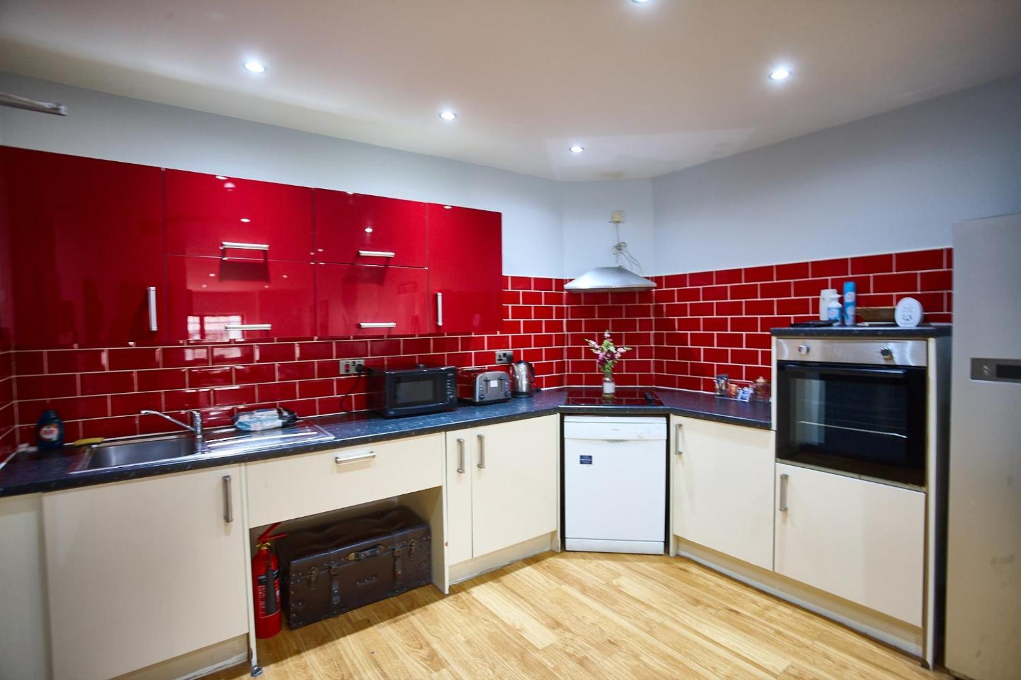 Lennon 4 Bedrooms, 4 Bathrooms Apartment Liverpool