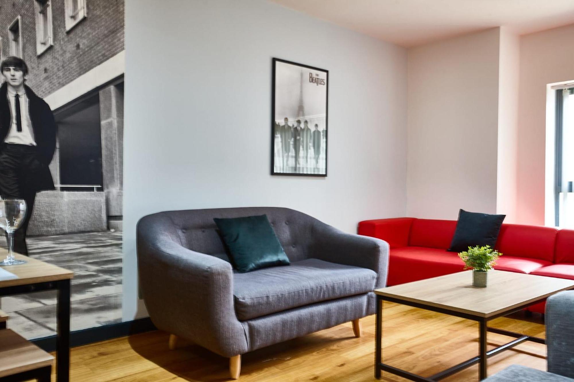 Lennon 4 Bedrooms, 4 Bathrooms * Liverpool