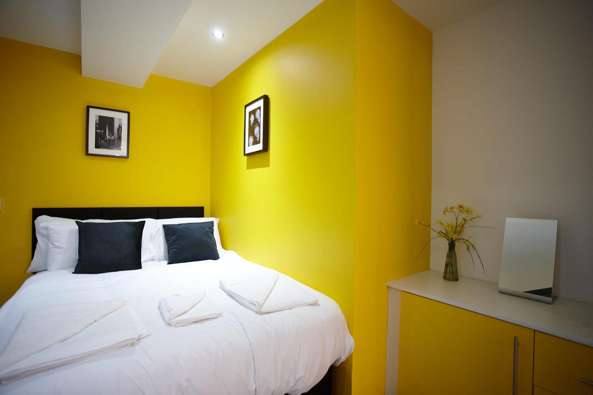 Apartment Lennon 4 Bedrooms, 4 Bathrooms