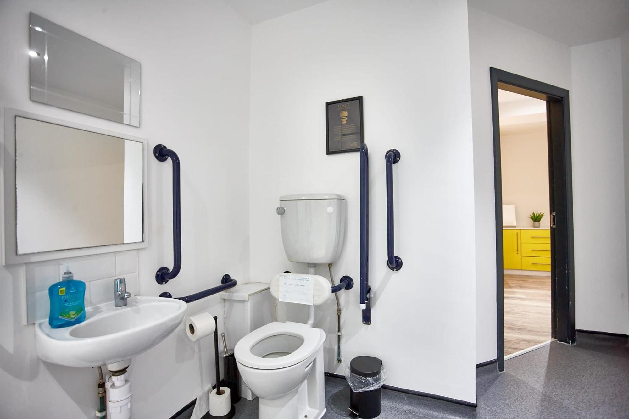 Apartment Lennon 4 Bedrooms, 4 Bathrooms Liverpool