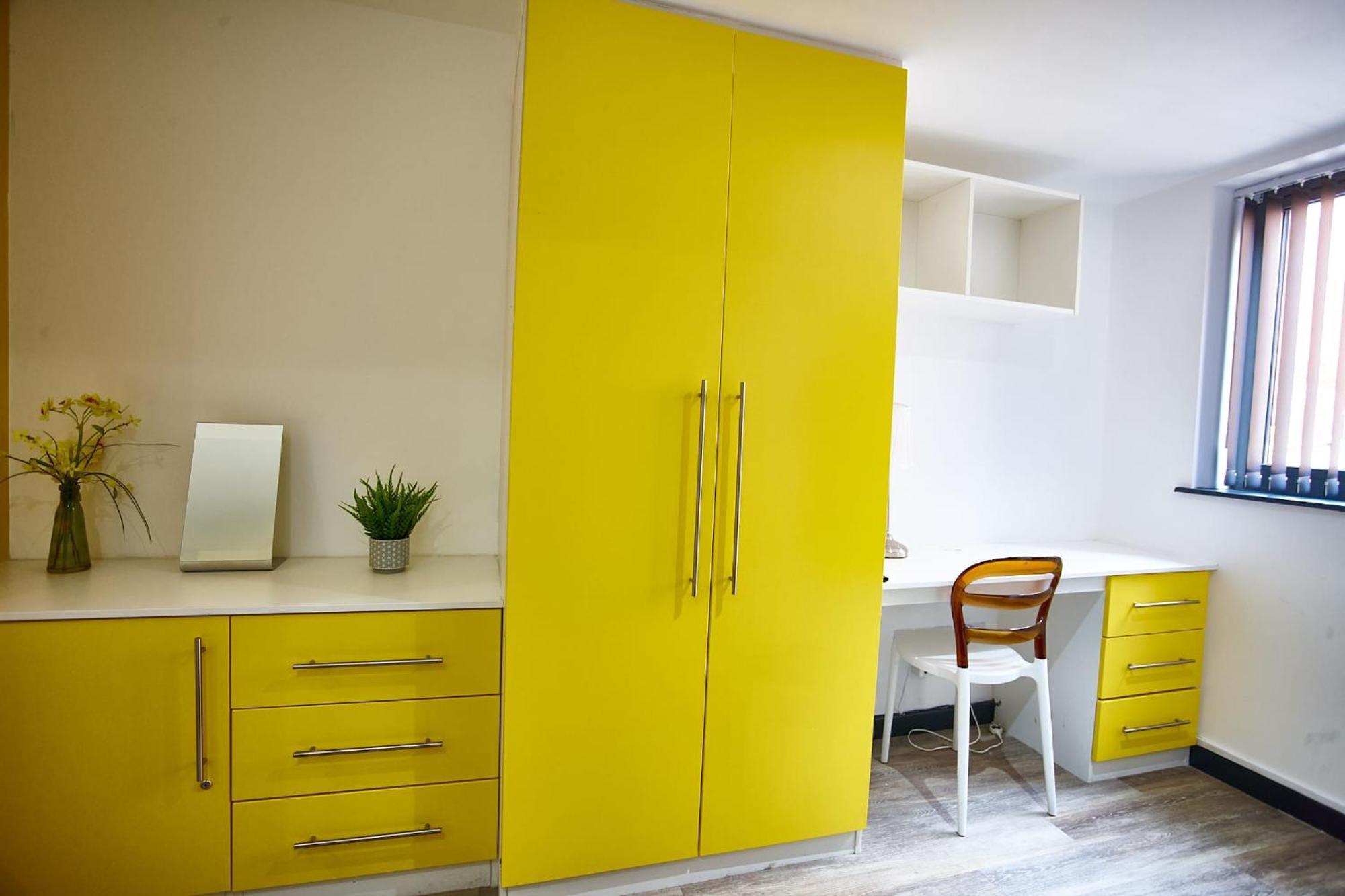 Lennon 4 Bedrooms, 4 Bathrooms Liverpool