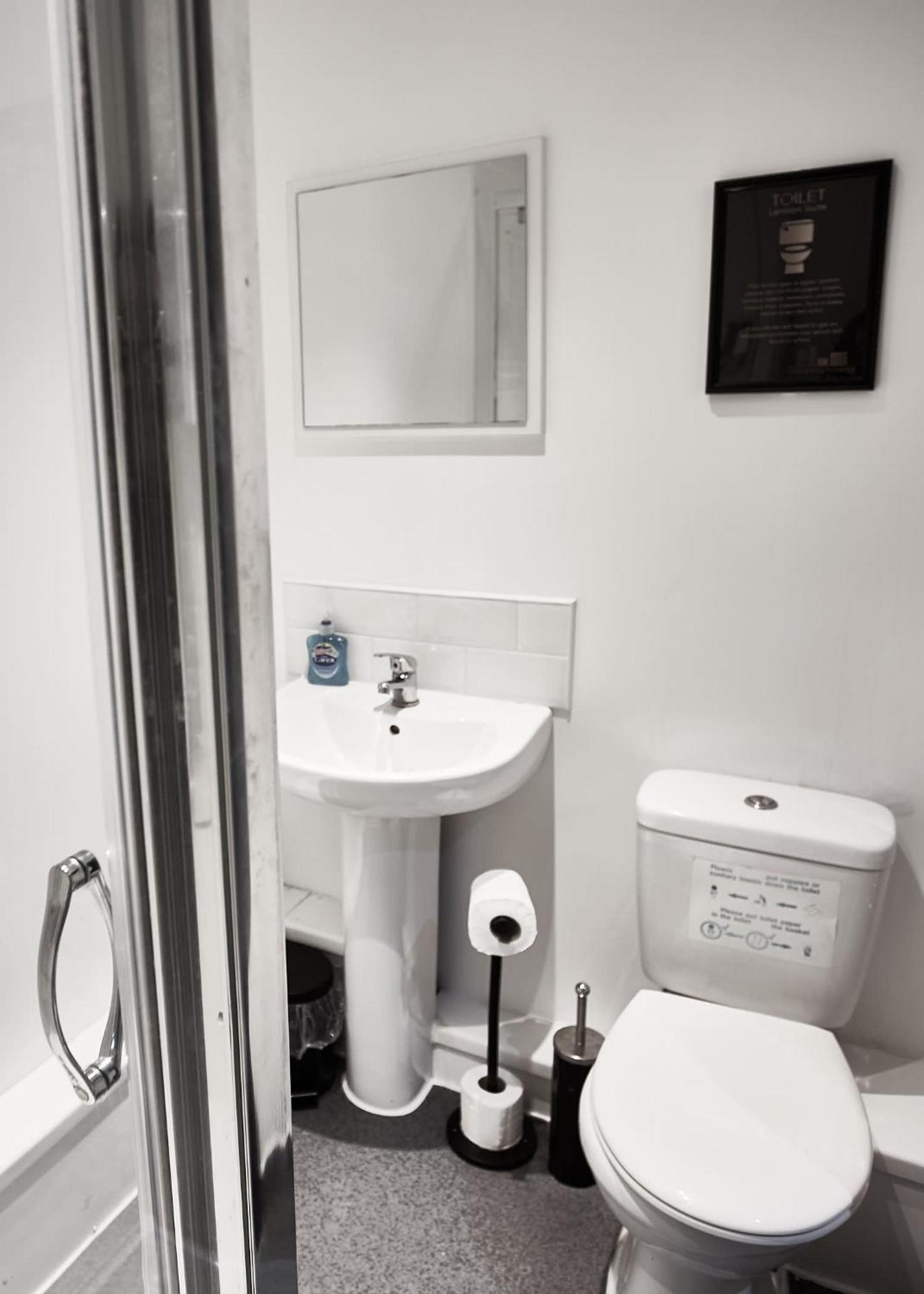 Apartment Lennon 4 Bedrooms, 4 Bathrooms