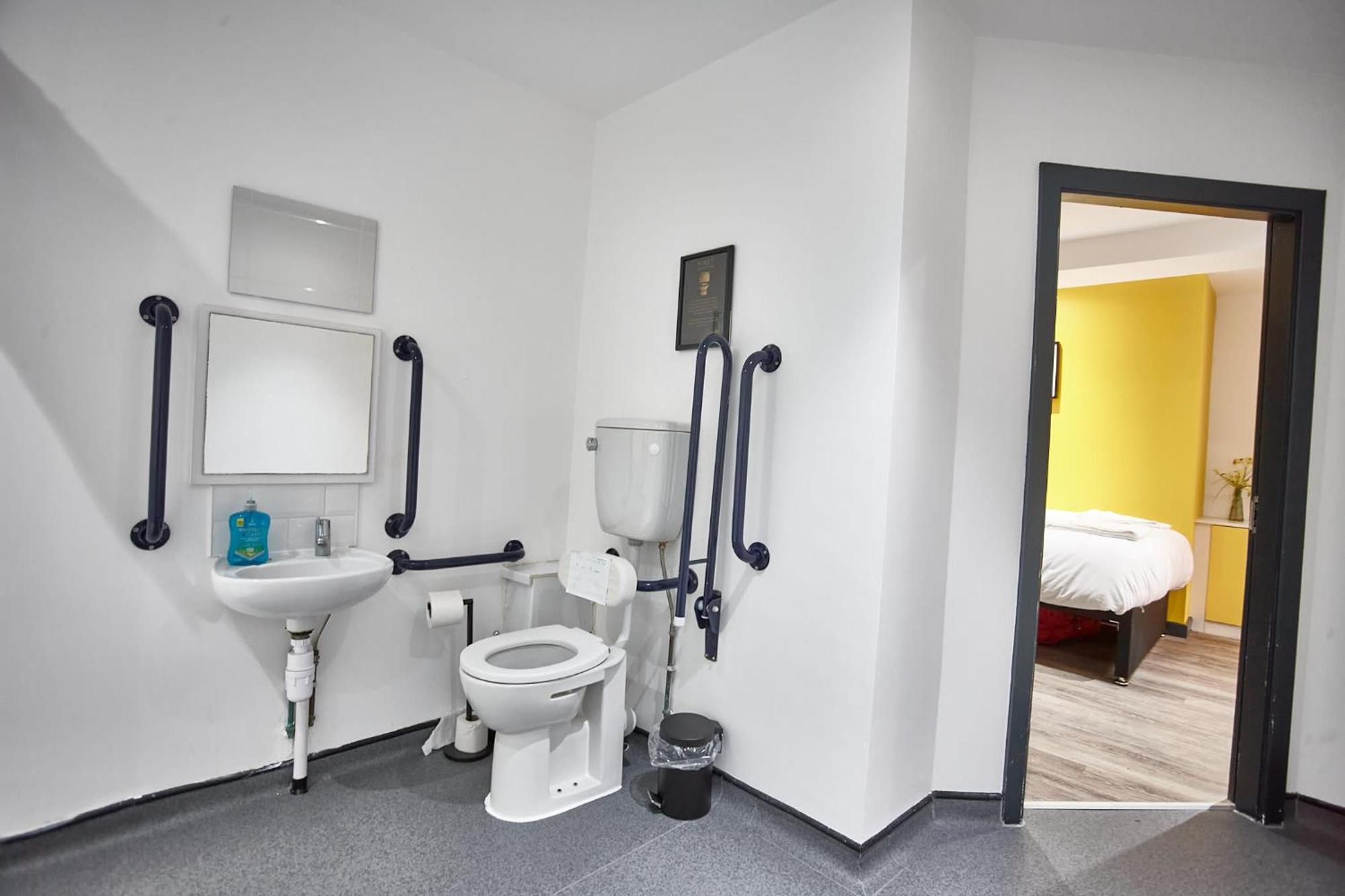 Apartment Lennon 4 Bedrooms, 4 Bathrooms Liverpool
