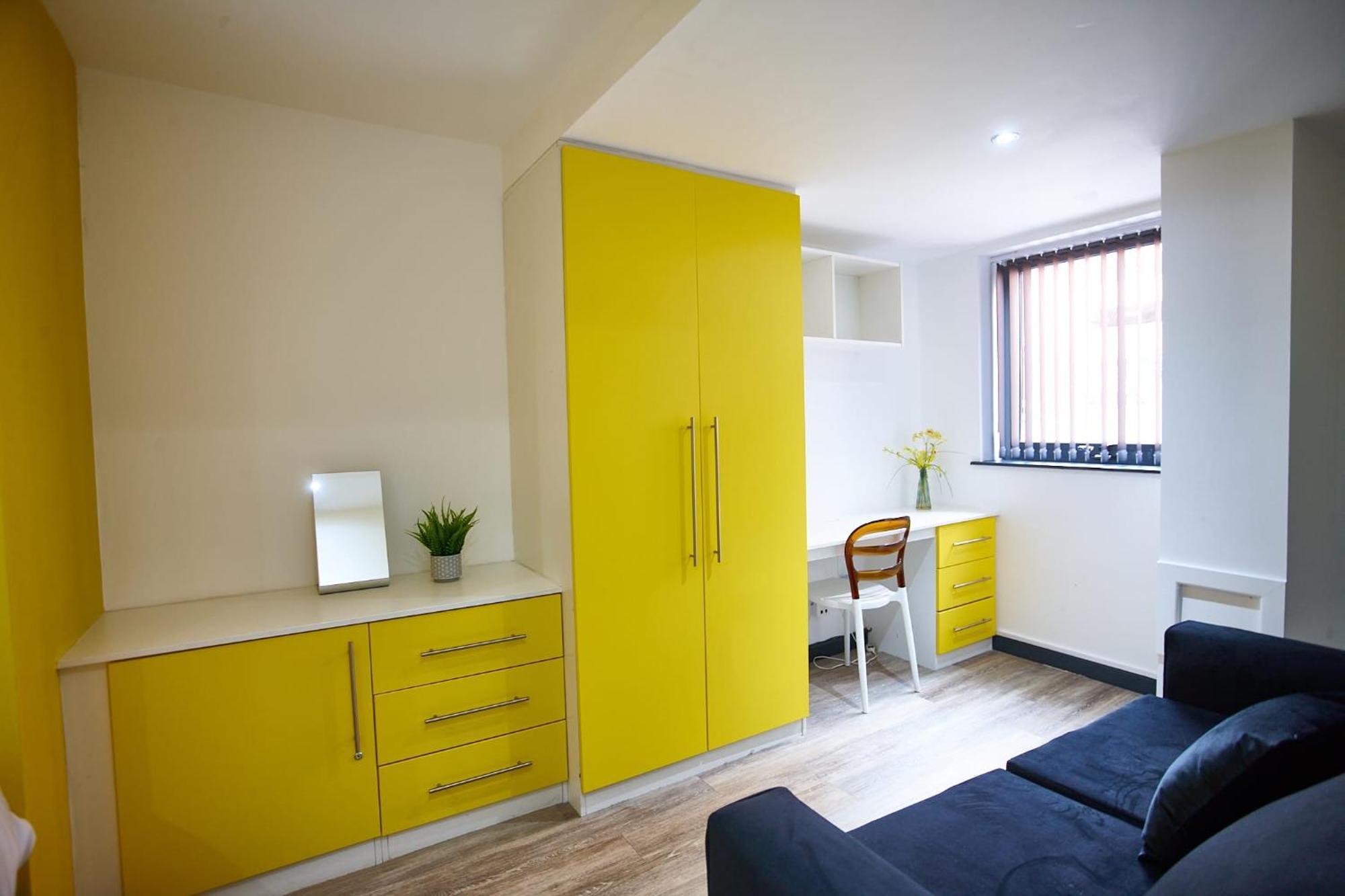 Lennon 4 Bedrooms, 4 Bathrooms Apartment *