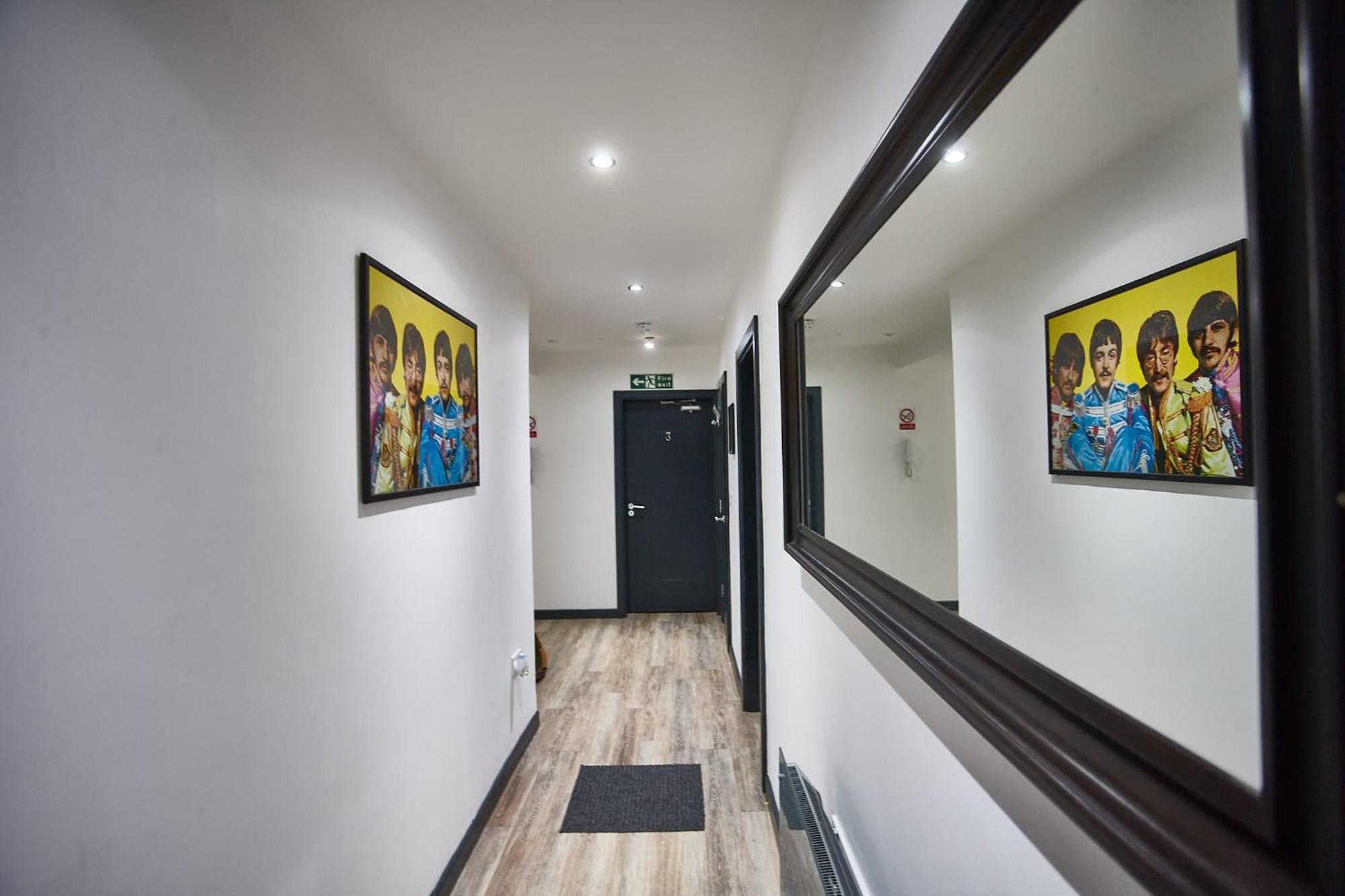 Apartment Lennon 4 Bedrooms, 4 Bathrooms *