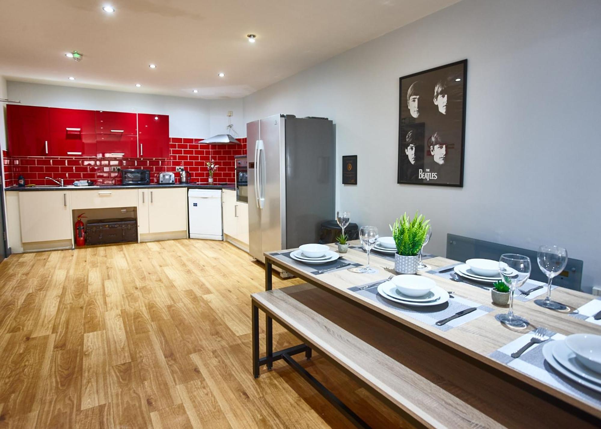 Lennon 4 Bedrooms, 4 Bathrooms Apartment Liverpool